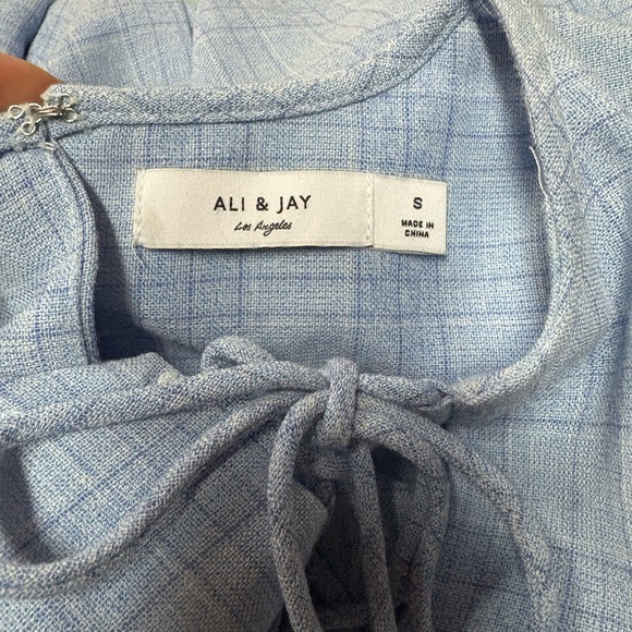 NEW Ali & Jay Women’s Weekend One Romper size S Blue Chambray - Picture 6 of 9